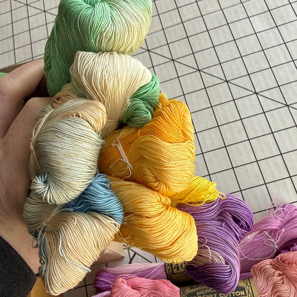 Vintage Daisy Mercerized Crochet Cotton Thread Lot – No. 30, 400 Yds – Pastel - Picture 4 of 16